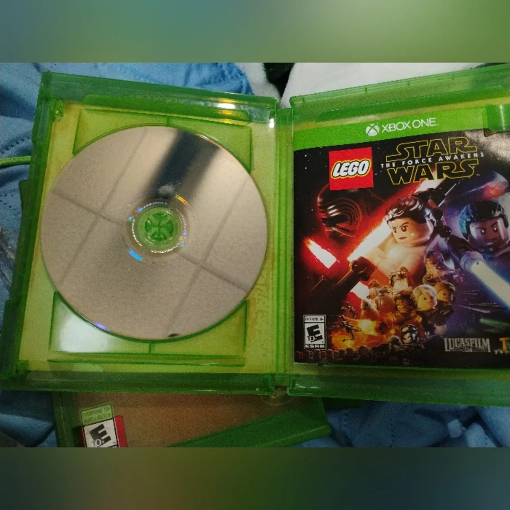 LEGO Star Wars: The Force Awakens for Xbox One - Green Case